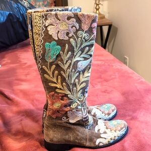 Nature Inspired to the Knee Boots with Flower & Leaf Pattern embroidery